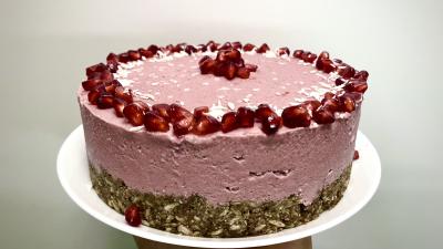 Raw Strawberry Cake